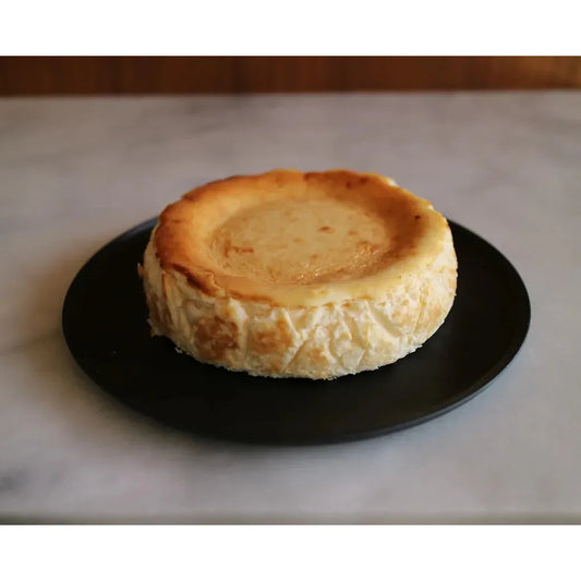 Mellow white cheesecake made in Ishikawa(Japan)